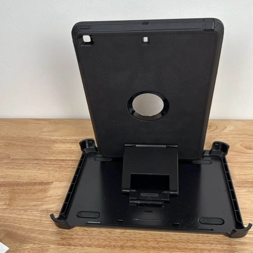 NEW OtterBox Black defender series Tablet Case with Adjustable Stand